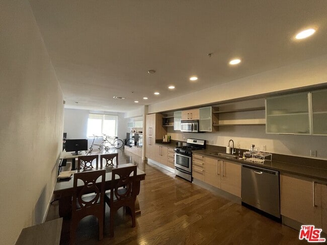 Building Photo - 1234 Wilshire Blvd