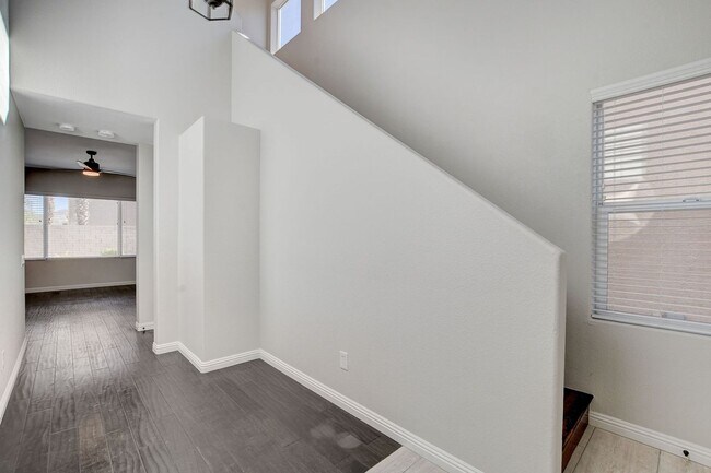 Building Photo - Anthem Highlands Beauty