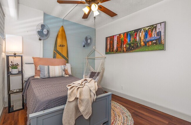 Building Photo - Beautiful Fully Furnished, 2 Bed, 1 1/2 Bath, Oceanview Condo with Pool