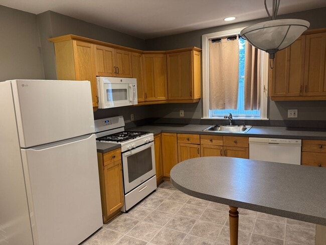 Building Photo - West Conshohocken 4BR 1.5BA Twin $2,500/mo