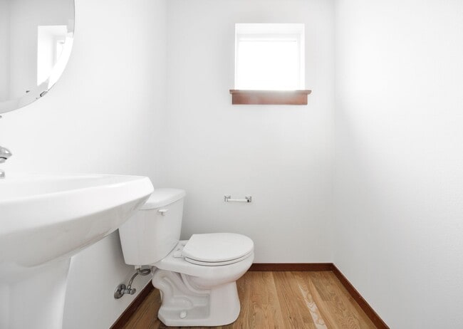 Building Photo - Nice 3 beds / 3.5 baths Townhouse in Green...