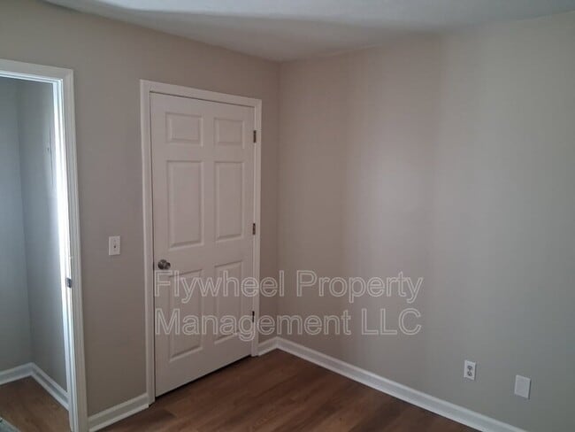 Building Photo - 138 N Poole St