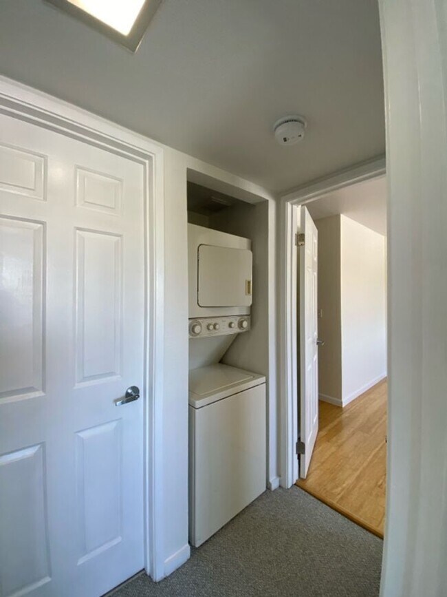 Building Photo - Available Now - 2 Bedroom 2 Bath Condo in ...