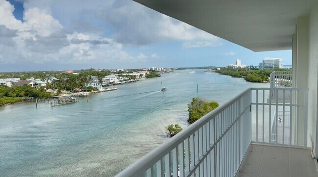 Building Photo - 375 S Beach Rd