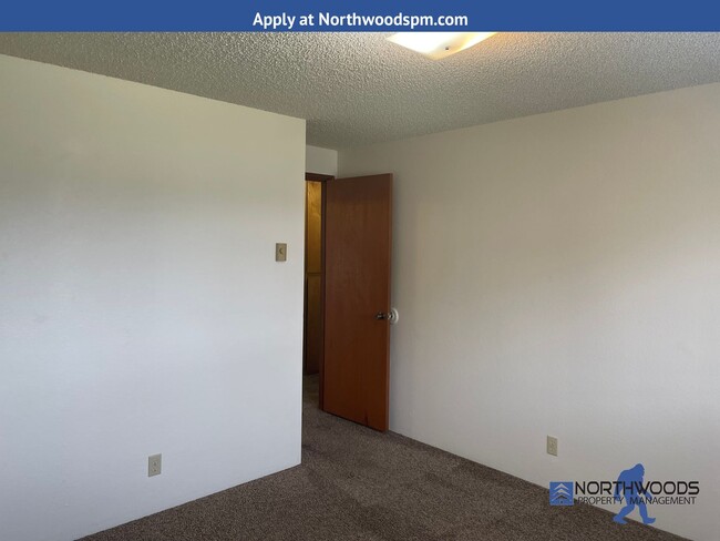 Building Photo - This is a nice 2 Bedroom 2 Bath Townhome-L...