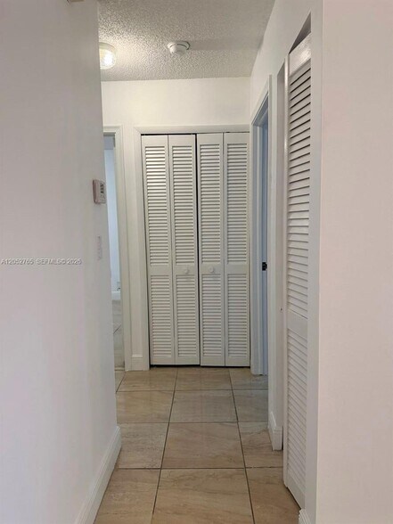 Building Photo - 5028 SW 138th Avenue Cir
