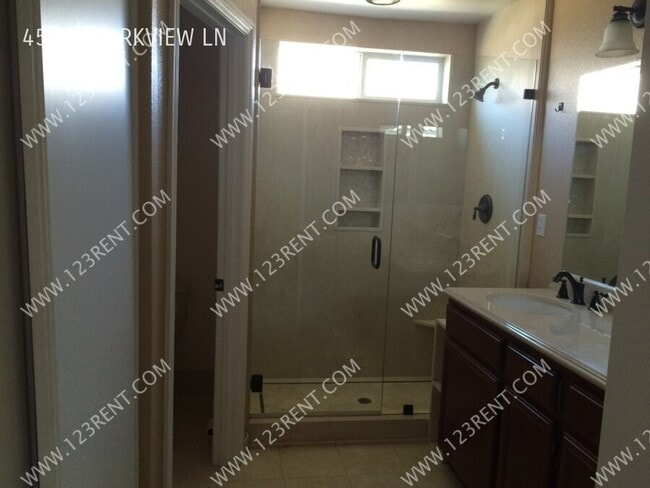 Building Photo - 45718 Parkview Ln