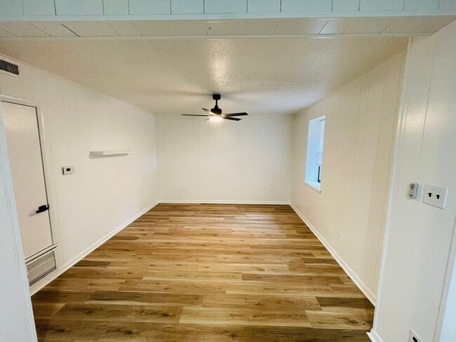 Building Photo - CROSS ST APARTMENTS