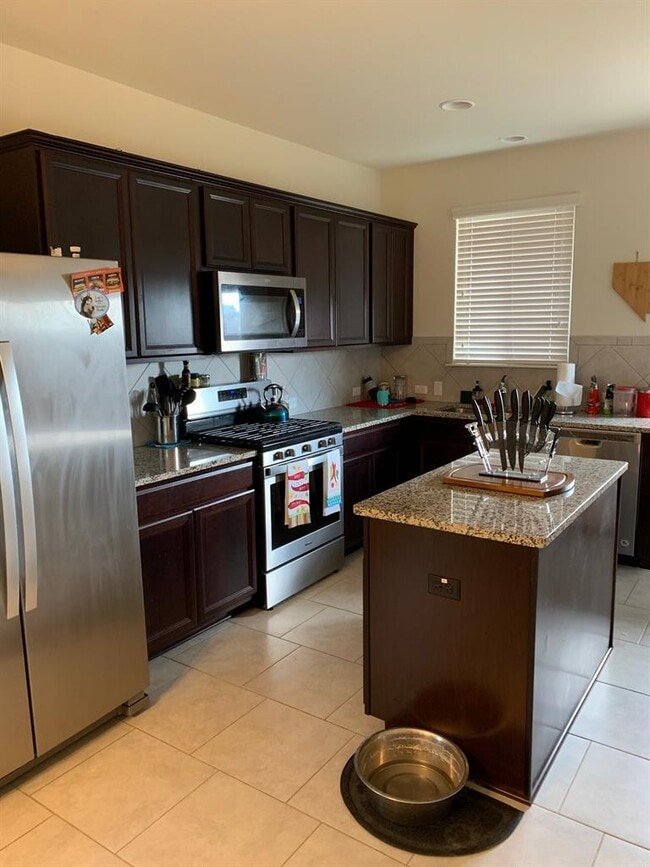 Building Photo - 605 Coffee Berry Dr