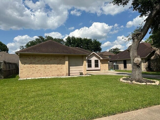 Building Photo - 239 Kings Way