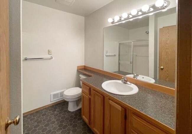 Building Photo - 2104 N Yellowstone St