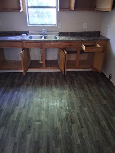 Building Photo - 3645 McCasland Ave