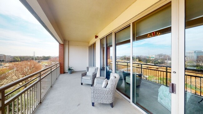 Building Photo - 701 Royal Ct