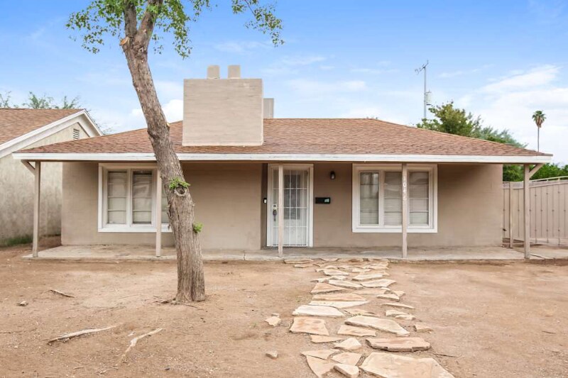 Primary Photo - 1043 E Indianola Ave