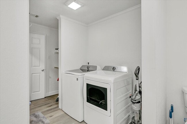 Building Photo - 185 Weiss Bluff Rd