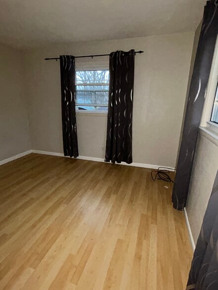 Building Photo - 2049 Tremainsville Rd