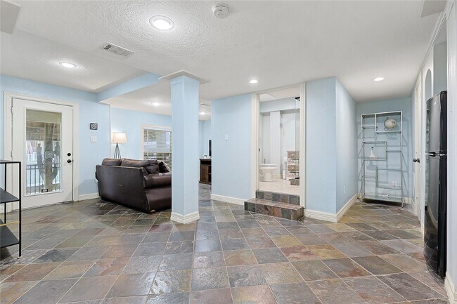 Building Photo - 146 Tamana Dr