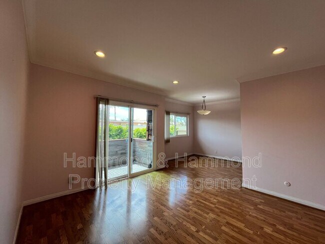 Building Photo - 5400 Newcastle Ave