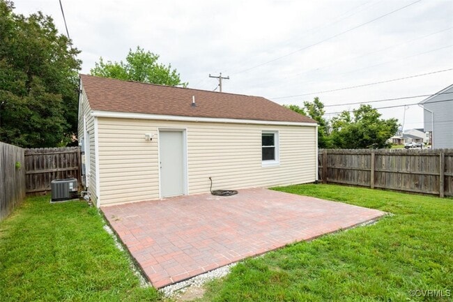 Building Photo - 1401 Blair St