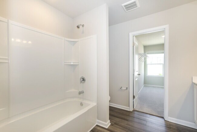 Building Photo - 613 Knightsbridge Ln