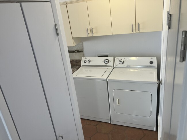 Provided washer and dryer next to the pantry (keeping it old school with the laundry close to all th - 13559 Red Fern Ln