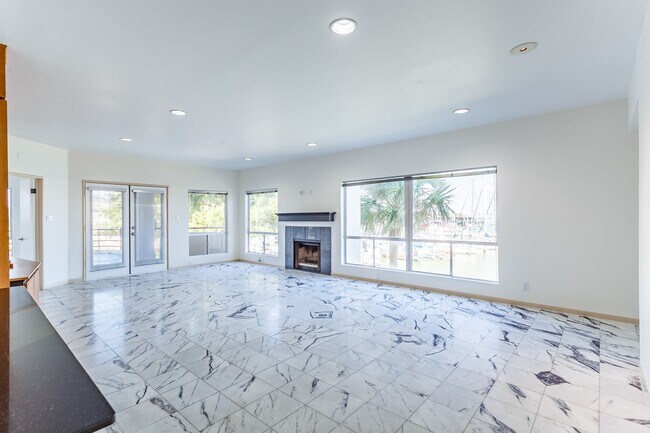 Building Photo - 1302 Marina Bay Dr