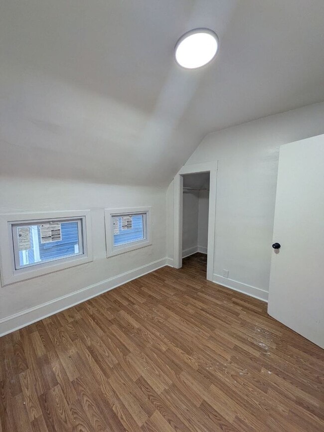 Building Photo - 3 bedroom minutes from Gordon Square and Ohio City