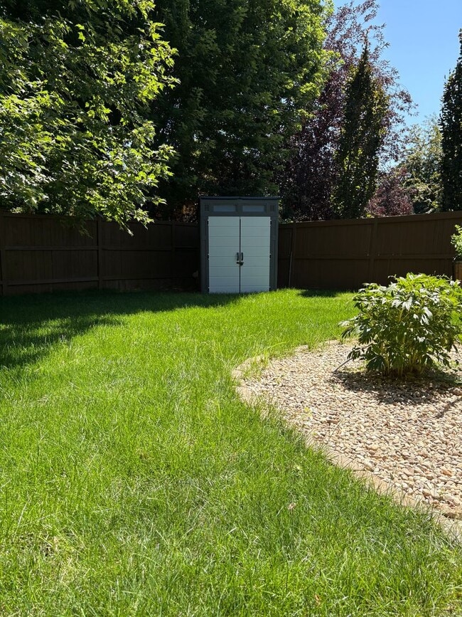 Building Photo - "Luxury Living: Stunning home with marble counter tops & Fireplace!"