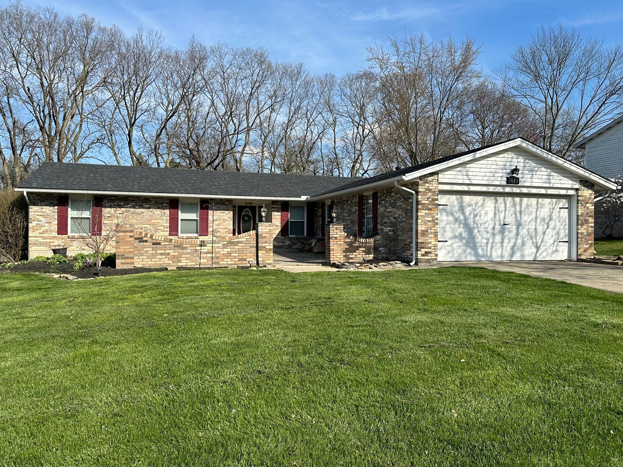 Building Photo - 5684 Red Oak Dr