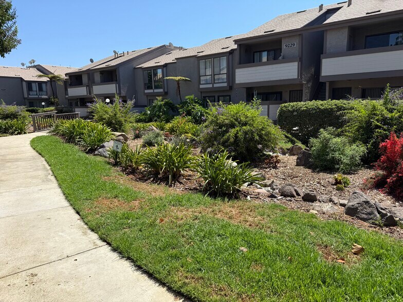 Building Photo - 9249 Village Glen Dr