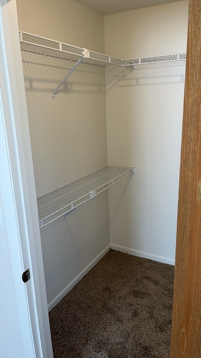 Building Photo - 1420 Lake Pointe Way