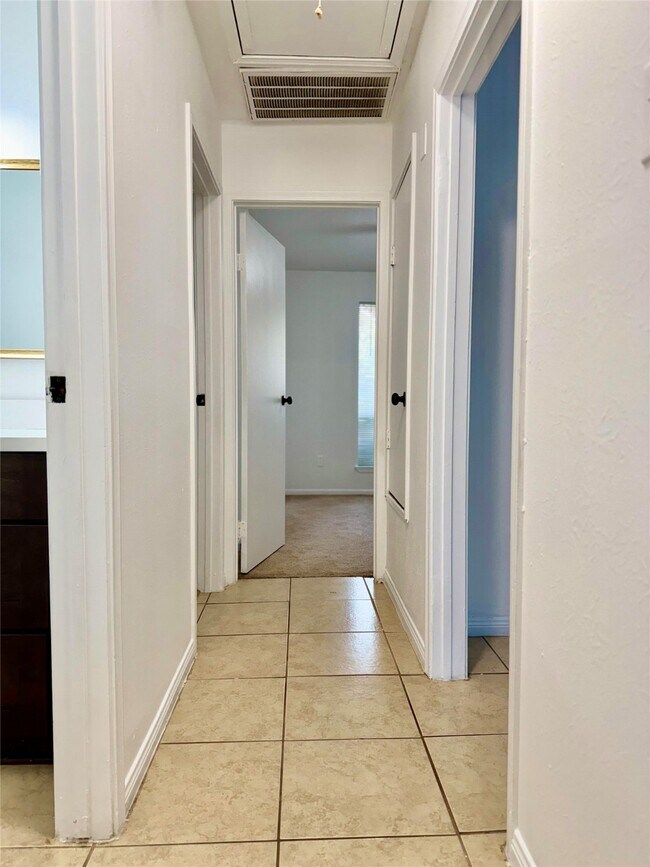 Building Photo - 2603 Shady Bayou Ln