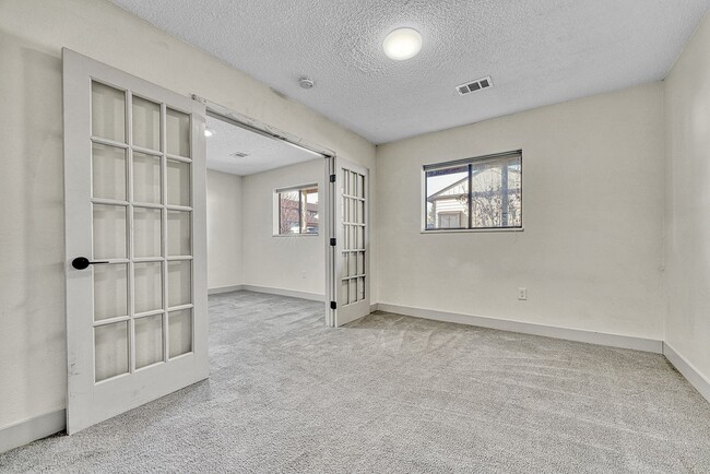 Building Photo - Bright & Updated 3-Bedroom Townhome in Desirable Cherry Creek School District