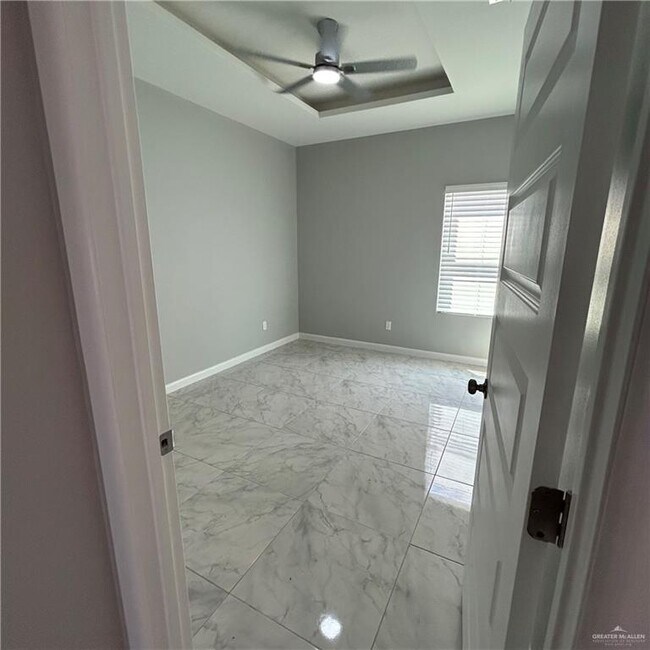 Building Photo - 22 E Viviana St