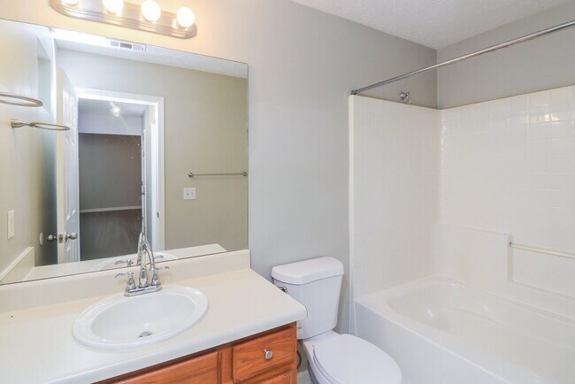Building Photo - 632 Spanish Oak Dr