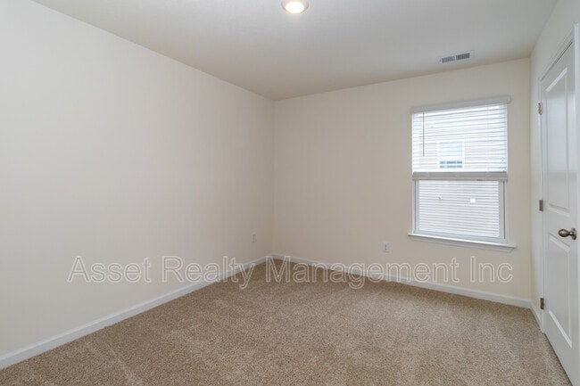 Building Photo - 329 Aspen Dr