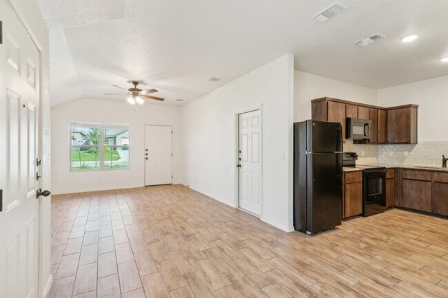 Building Photo - 2416 Alterman Dr