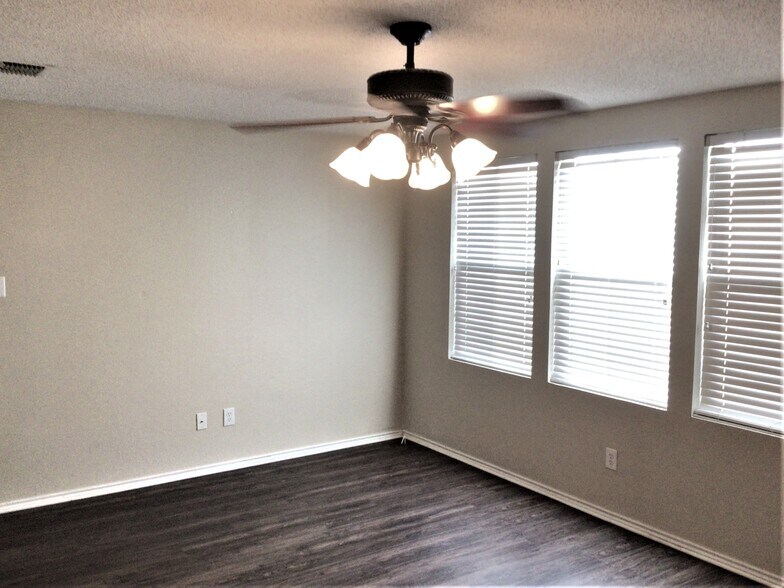 Building Photo - 3030 Dusty Ridge Dr