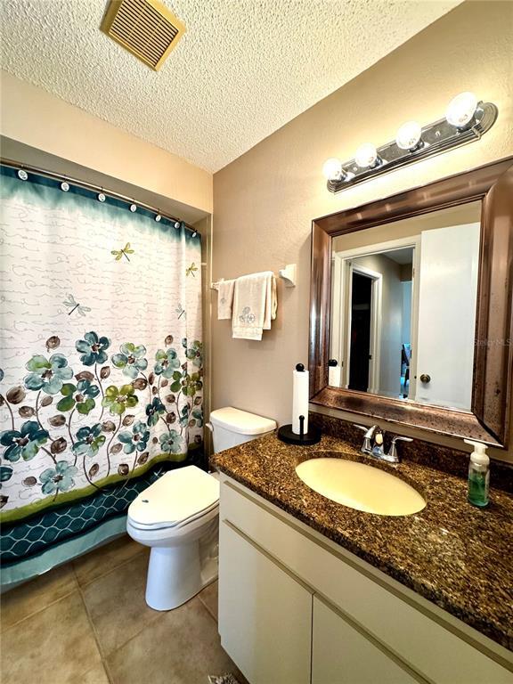 Building Photo - 4644 Weybridge St