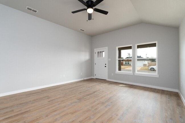 Building Photo - Spacious 3 Bedroom Home Located Less Than 15 Minutes from Stargate with Beautiful Modern Finishes...