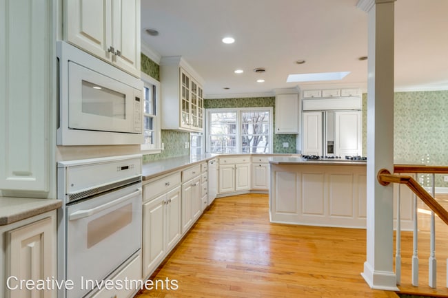 Building Photo - 4 br, 3 bath House - 2817 White Oak Drive
