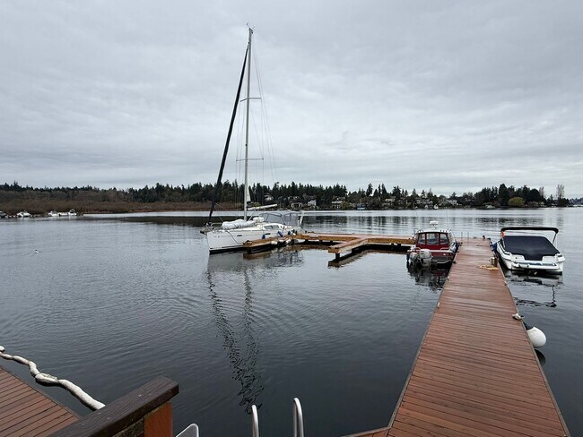 Building Photo - 2bd/1.5ba Kirkland Condo