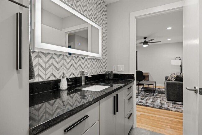 Building Photo - 3610 Thompson St