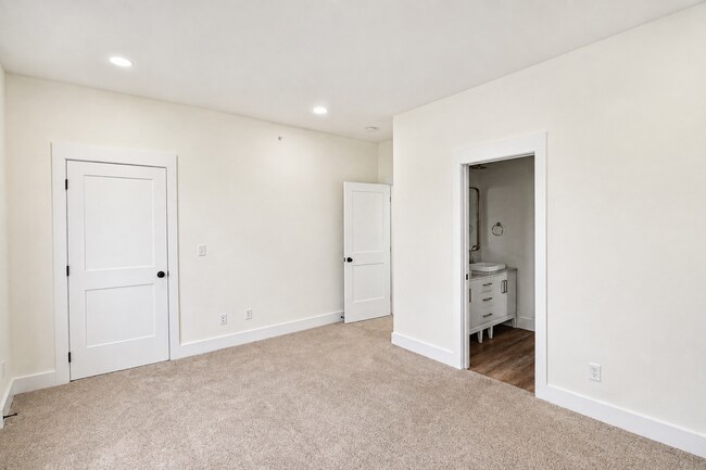 Building Photo - 1331 Belfair St