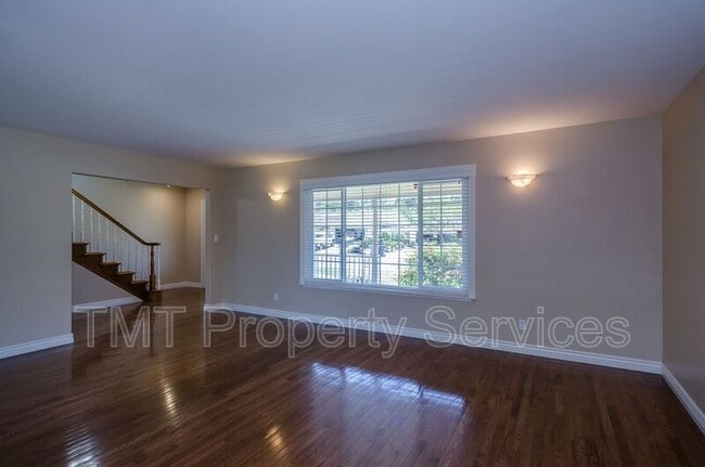 Building Photo - 485 Meadowbrook Dr