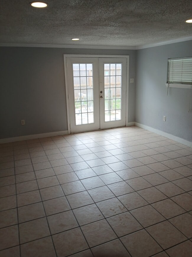 Building Photo - 7218 Yucca Dr