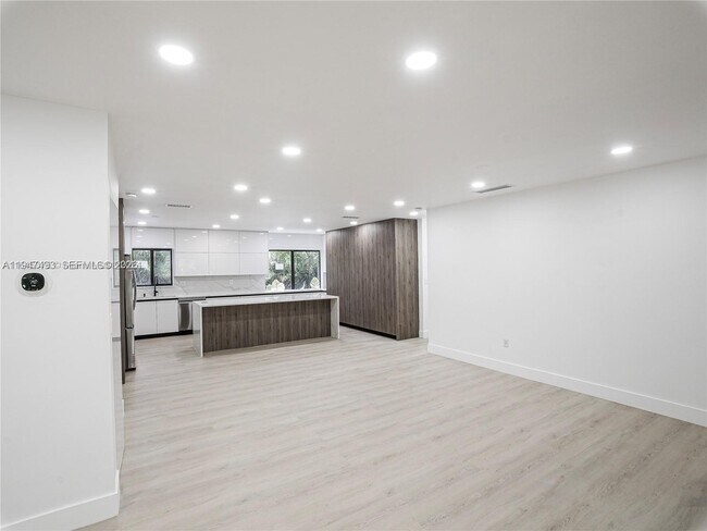 Building Photo - 530 NE 91st St