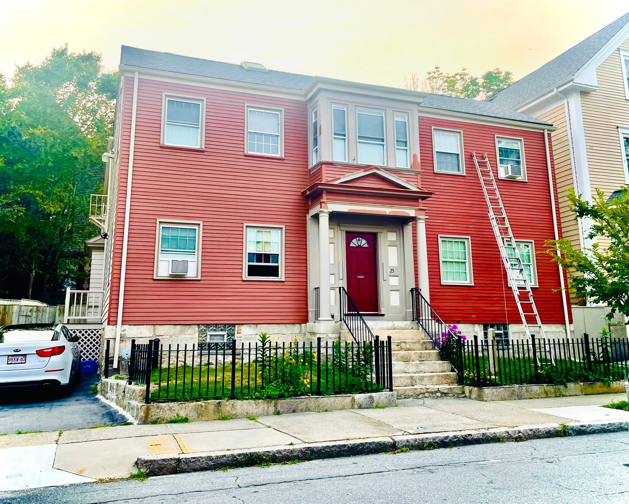 Exterior view - 25 7th St