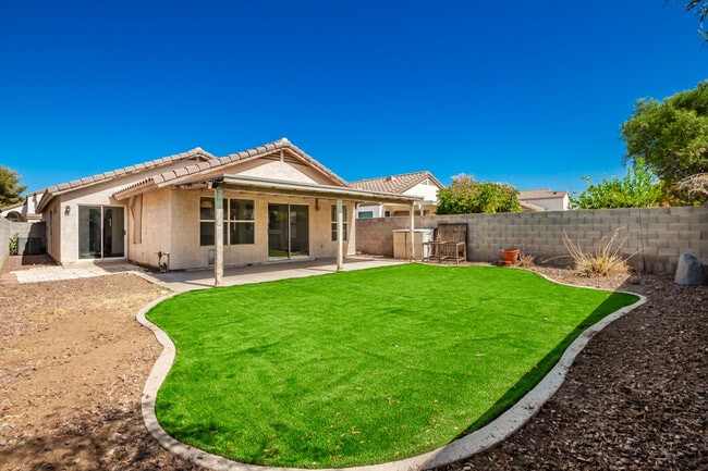 Building Photo - 3041 E Wahalla Ln