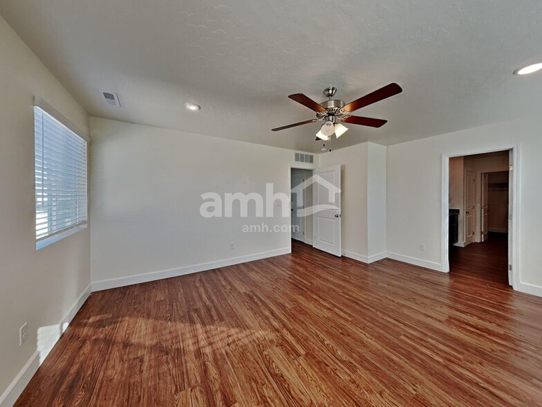 Building Photo - 5043 W Milliron Dr